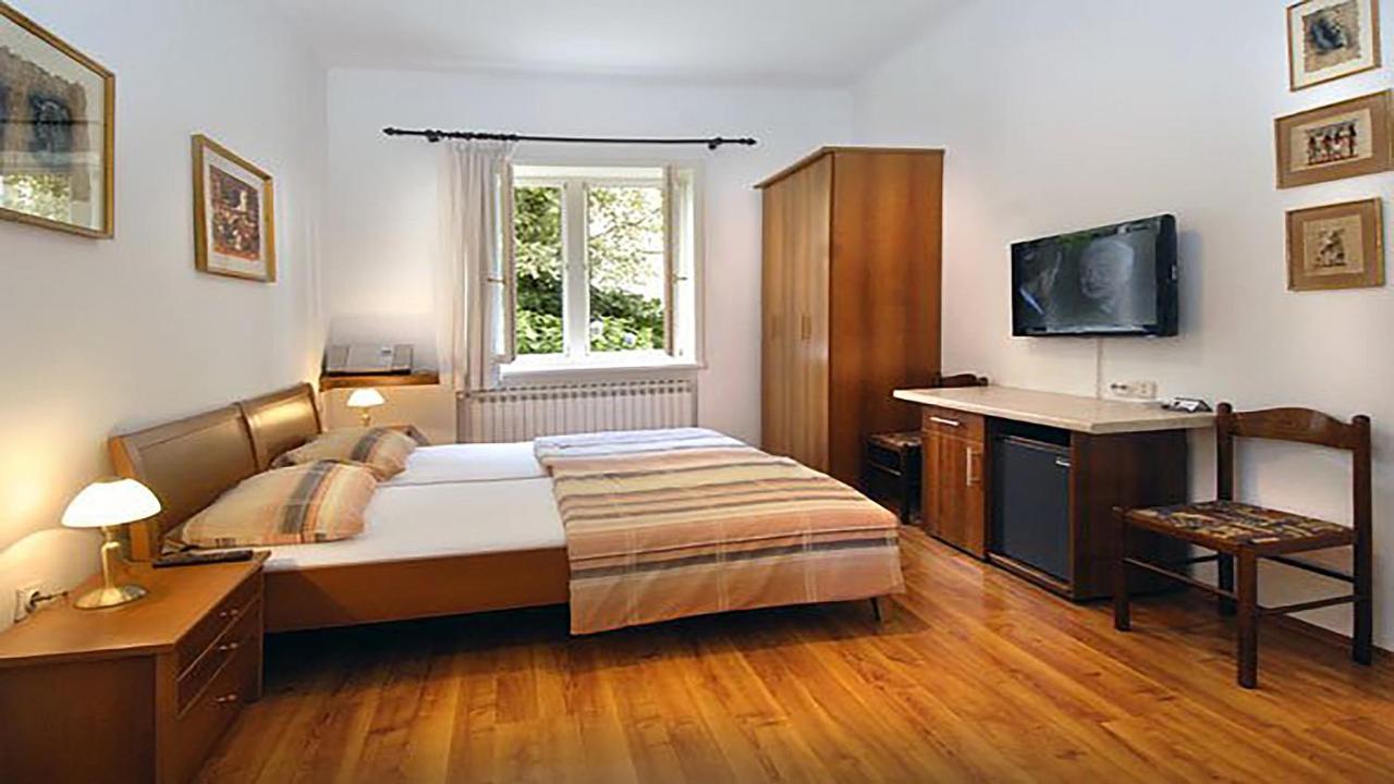 זאגרב Angela Classic Rooms & Apartments מראה חיצוני תמונה